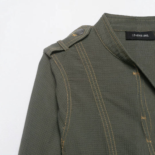Damen Kurze Utility-Jacke mit Stehkragen, Schulterklappen und aufgesetzten Pattentaschen Nord Taschen