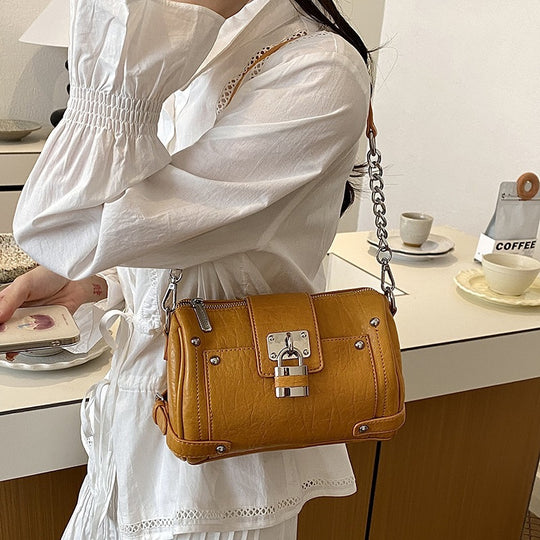 Damen Umhängetasche mit luxuriösem Kettenakzent und stilvollem Verschluss Nord Taschen