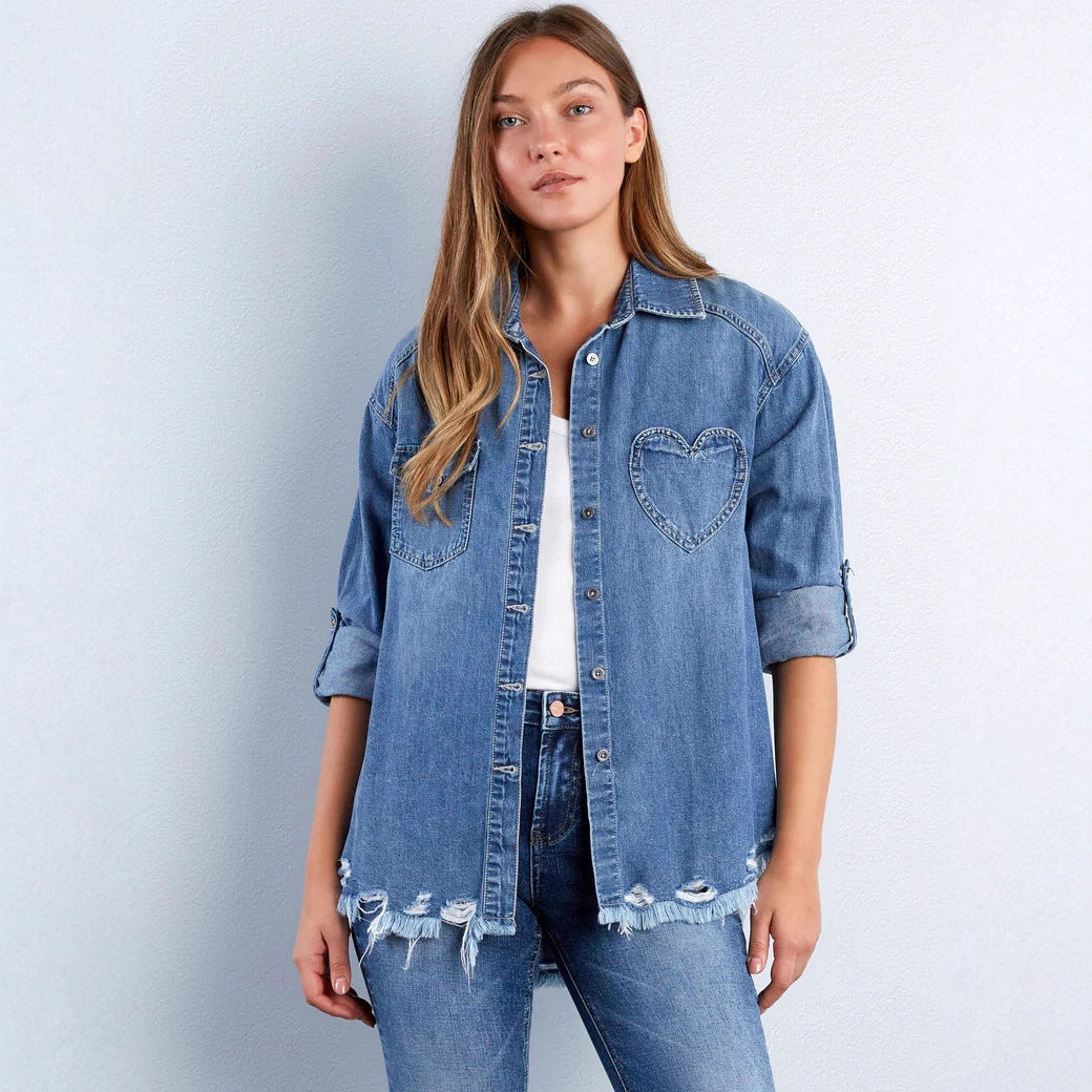 Damen lässige Denim-Hemdjacke Oversize mit aufgesetzten Brusttaschen, Herz-Stickdetail und ausgefranstem Saum Nord Taschen