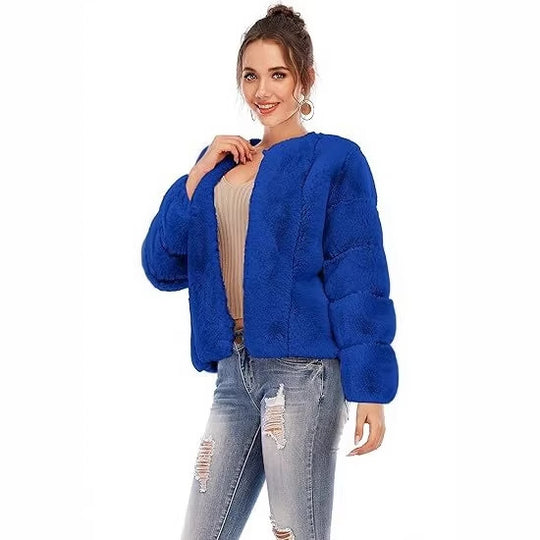 Damen Kurze Plüsch-Bomberjacke aus Kunstpelz mit kastiger Silhouette und Paneelärmeln Nord Taschen