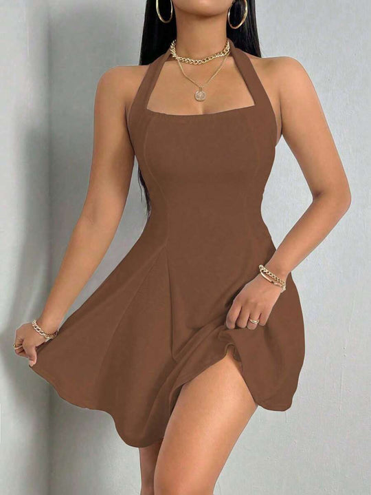 Damen Sommerliches Neckholder Kleid mit fließendem Saum