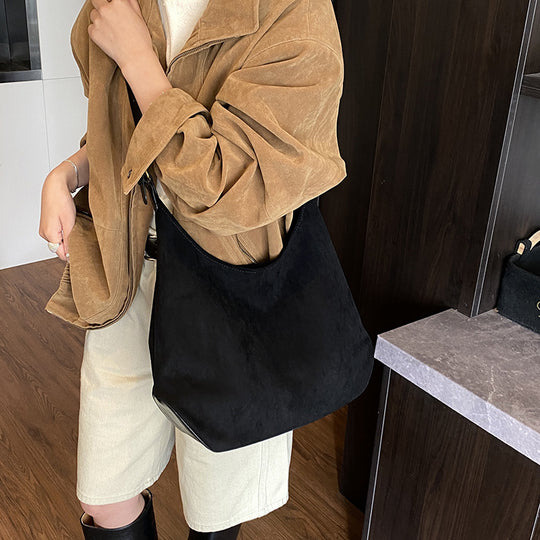 Damen Hobo-Tasche aus feinem Wildleder mit verstellbarem Schulterriemen Nord Taschen