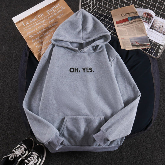 Damen Kapuzenpullover mit weichem Innenfutter, Kängurutasche und dezentem Frontprint Nord Taschen