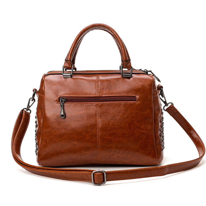 Damen Handtasche mit modischen Nieten und praktischem Schultergurt Nord Taschen
