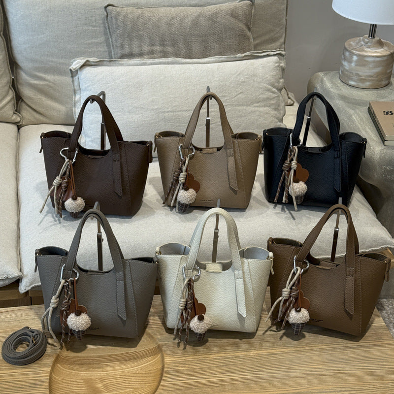 Damen Mini-Handtasche im eleganten Design mit charmantem Anhänger Nord Taschen