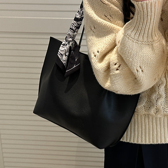 Damen Stylische Handtasche mit modischem Halstuch Nord Taschen