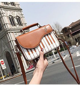Damen Umhängetasche im stilvollen Klavierdesign Nord Taschen