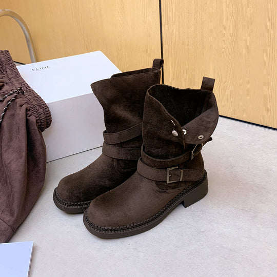 Damen Kurzschaft-Bikerboot aus Wildleder mit verstellbaren Schnallen und markantem Blockabsatz Nord Taschen