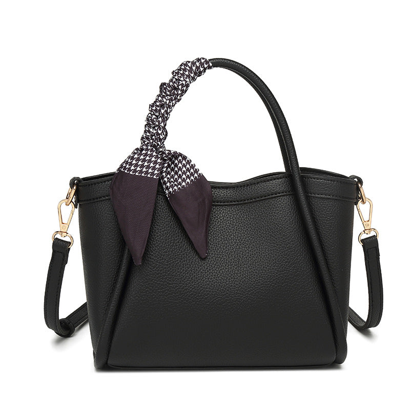 Damen Handtasche mit modischem Schal-Detail und verstellbarem Schulterriemen Nord Taschen