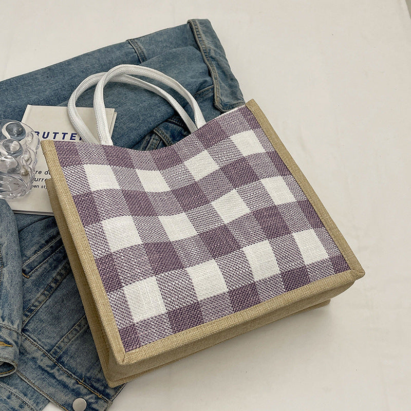 Damen Jute Tragetasche mit stilvollem Karomuster und verspieltem Pompon Nord Taschen