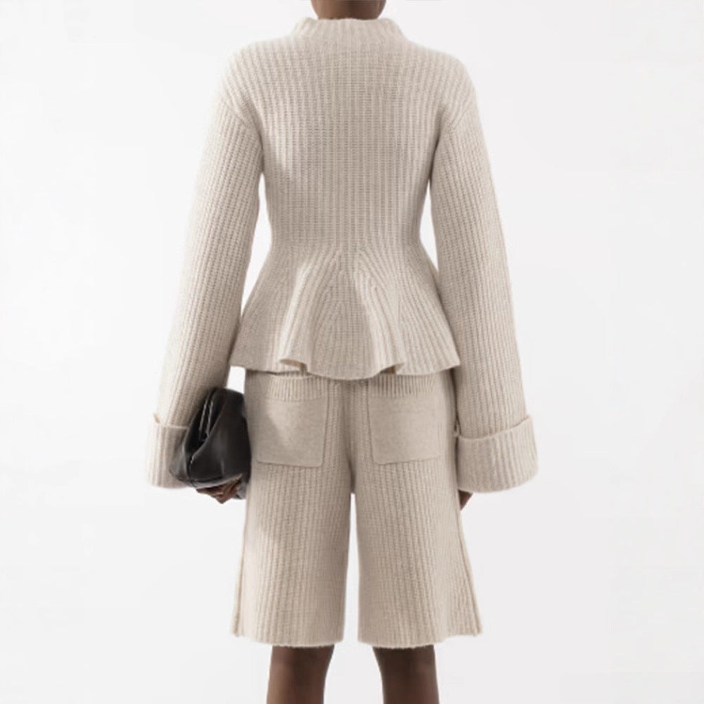 Damen Feinstrick-Zweiteiler mit tailliertem Peplum-Pullover und High-Waist-Bermuda Nord Taschen