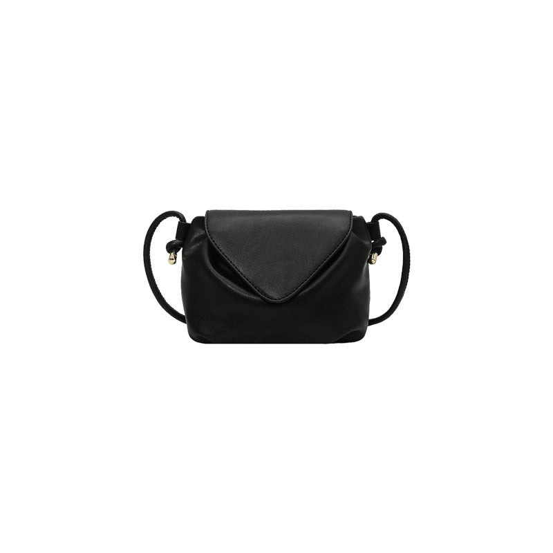 Damen Umhängetasche mit asymmetrischem Klappenverschluss und hochwertigen Ledermaterialien Nord Taschen