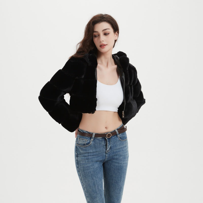 Damen Cropped Kunstpelzjacke mit gestepptem Panel‑Design und Kapuze Nord Taschen