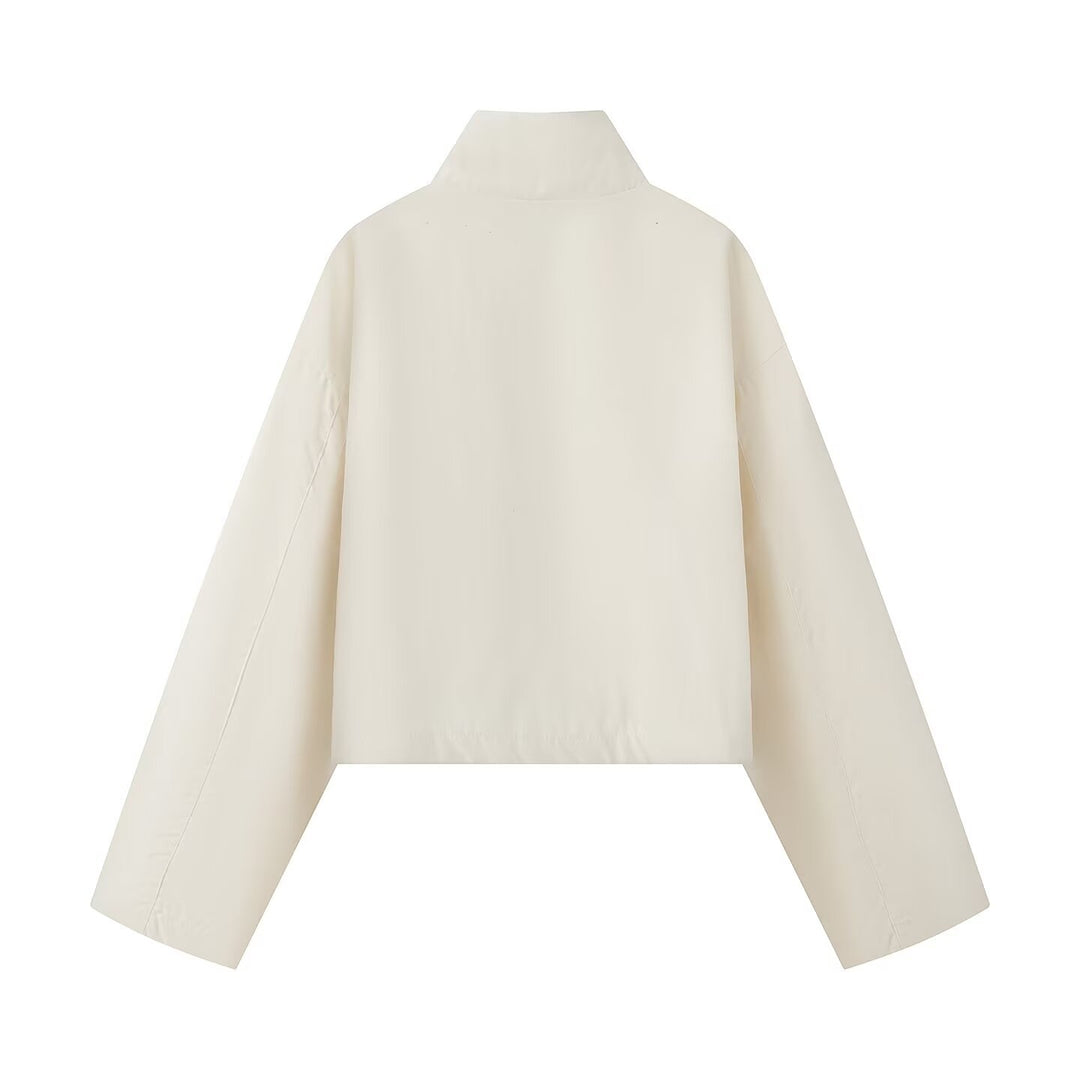 Damen Kurze Boxy-Utility-Jacke mit hohem Funnelkragen, großen Pattentaschen und Kordelzug Nord Taschen