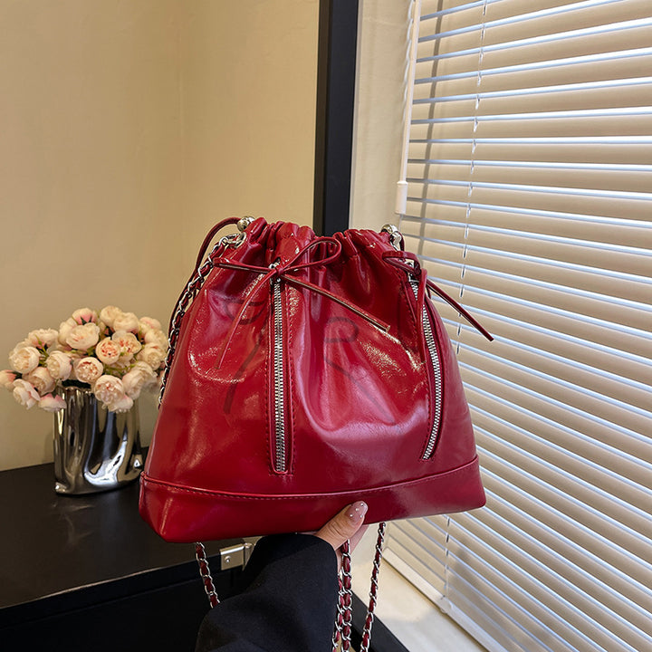 Damen modische Beuteltasche mit feinen Metallakzenten Nord Taschen