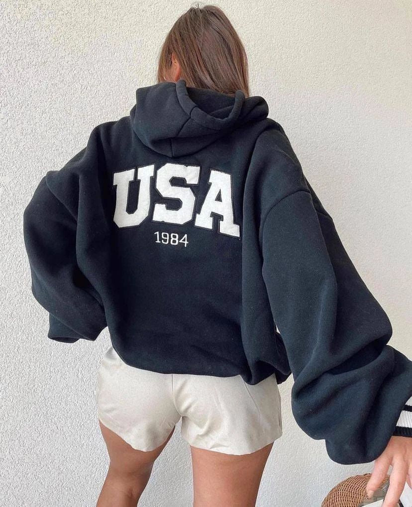 Damen Kurz geschnittener Oversize-Kapuzenpullover mit aufgenähter College-Applikation und gerippten Bündchen Nord Taschen