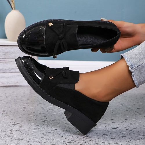 Damen Slip-On Loafer aus Veloursimitat mit Lackkappe, elastischem Einsatz und Zierschleife Nord Taschen
