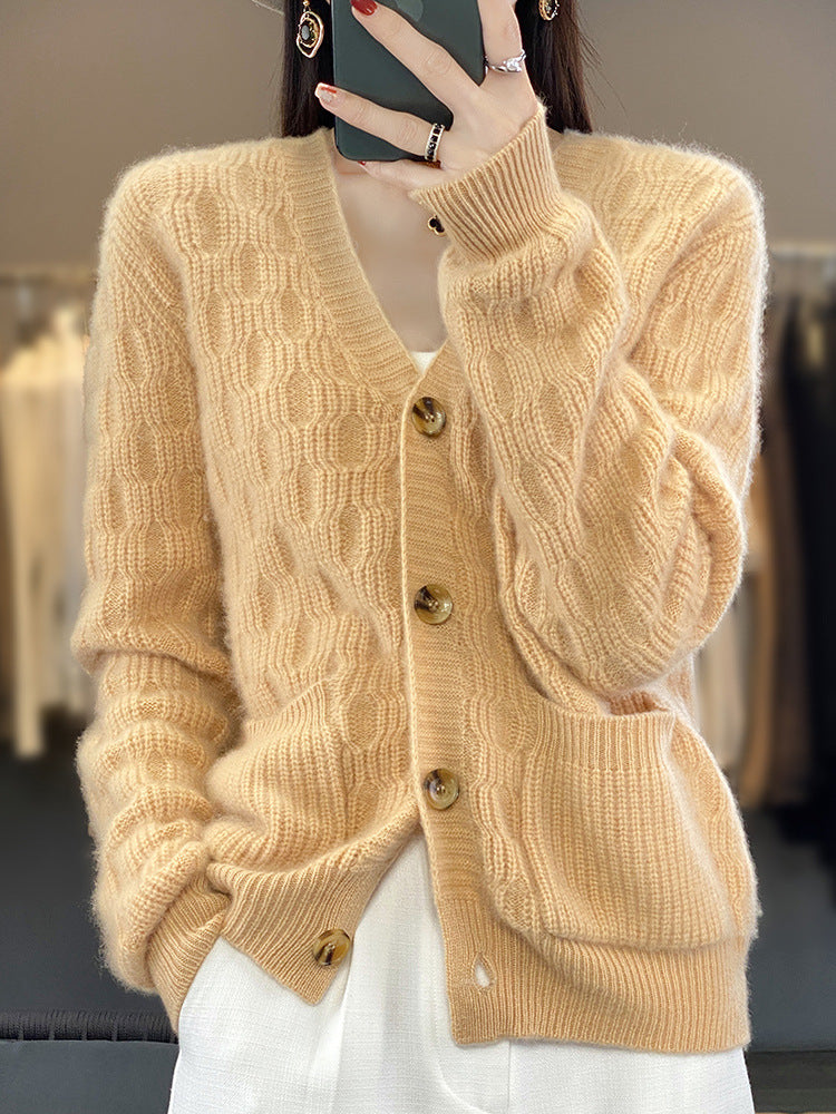 Damen Weicher Angora‑Look Zopfmuster-Cardigan mit V‑Ausschnitt und aufgesetzten Taschen Nord Taschen