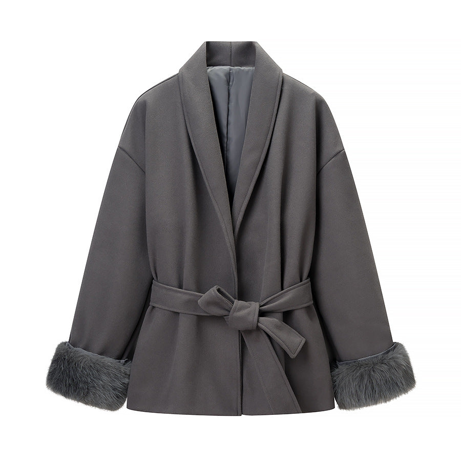 Damen Wickel-Mantel mit Bindegürtel und Fellbesatz an den Ärmeln Nord Taschen