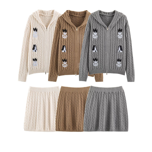 Damen Zweiteiliges Strick-Set mit Zipper-Kapuzenjacke und kurzem Zopfmuster-Rock Nord Taschen