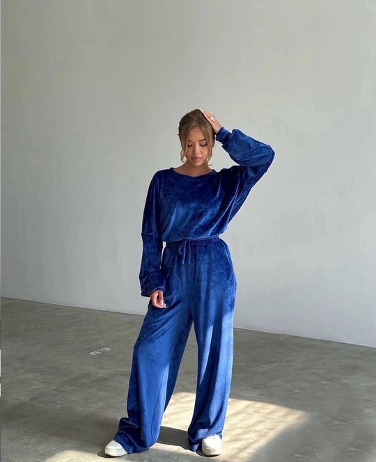 Damen luxuriöses Samt-Relax-Set mit Oversize-Crewneck und hochgeschnittener Gummibund-Jogger Nord Taschen