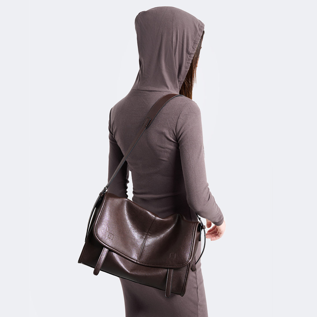 Damen Umhängetasche aus hochwertigem Kunstleder mit minimalistischer Frontklappe Nord Taschen