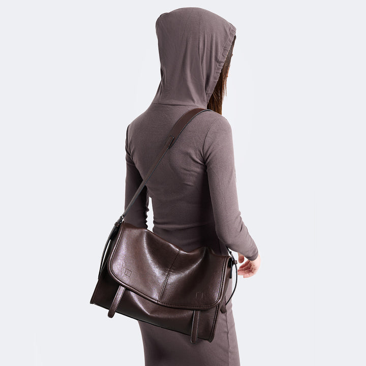 Damen Umhängetasche aus hochwertigem Kunstleder mit minimalistischer Frontklappe Nord Taschen