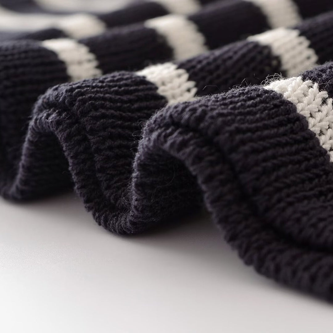 Damen Gestreifter Feinstrick-Pullover mit Knopfleiste und Rundhalsausschnitt Nord Taschen