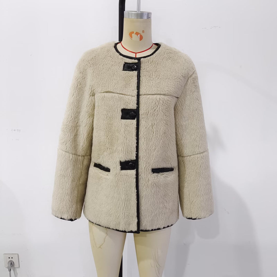 Damen Boxy-Teddyjacke im Faux-Shearling mit Rundhals, Knopfverschluss und Lederpaspeln Nord Taschen