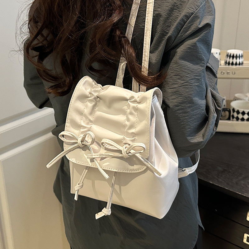 Damen moderne Rucksacktasche mit praktischen Zugbändern Nord Taschen