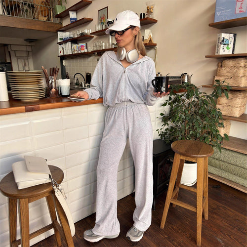 Damen cropped Kapuzen-Zipjacke mit gerafftem Elastiksaum und hochtaillierter Relax-Hose aus softem Sweat Nord Taschen