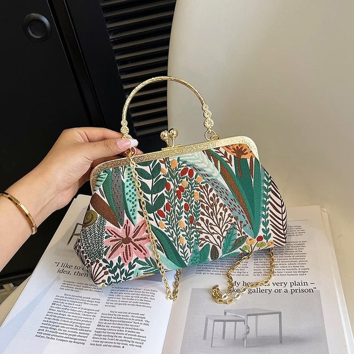Damen Clutch-Tasche mit floralem Design und goldenen Akzenten Nord Taschen