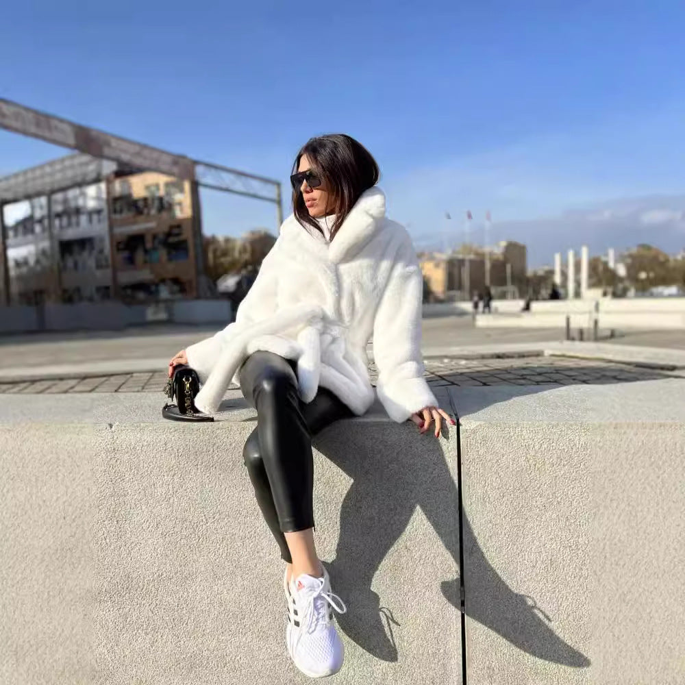 Damen Kurzmantel aus dichtem Faux‑Fur mit Bindegürtel und hohem Stehkragen Nord Taschen