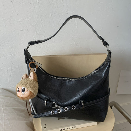Damen modische Hobo-Tasche aus hochwertigem Kunstleder mit verspieltem Anhänger Nord Taschen
