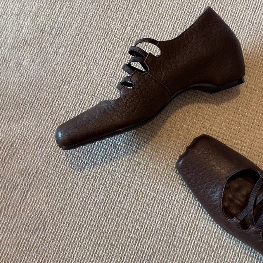Damen Ballerina-Schuhe mit innovativer Riemenführung und weichem Leder