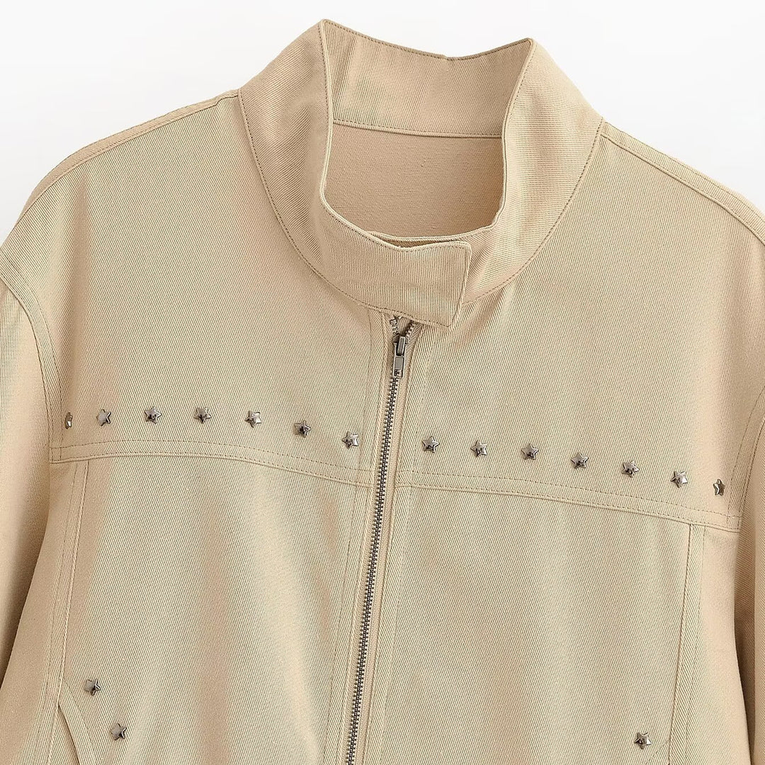 Damen Kurz geschnittene vegane Lederjacke mit Stehkragen, durchgehendem Reißverschluss und Sternnieten-Detail Nord Taschen