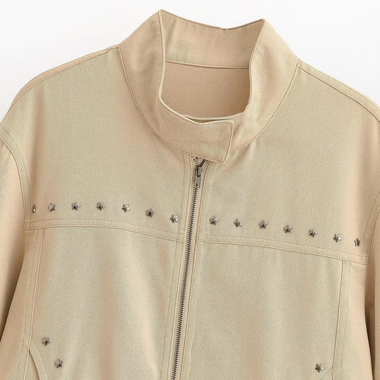 Damen Kurz geschnittene vegane Lederjacke mit Stehkragen, durchgehendem Reißverschluss und Sternnieten-Detail Nord Taschen