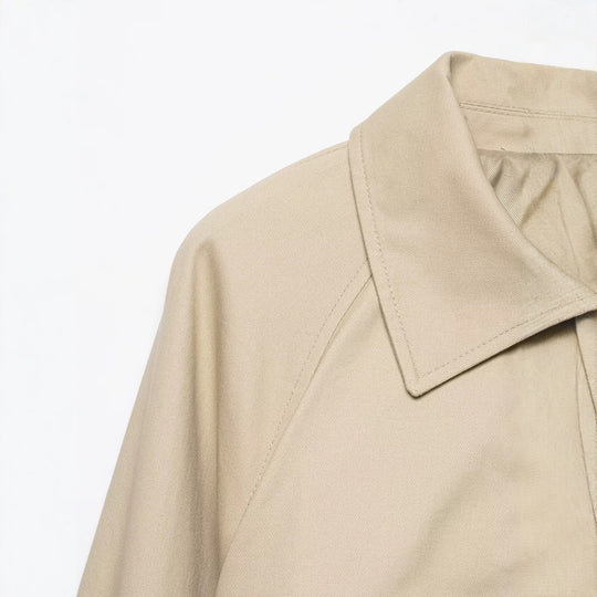 Damen Kurzgeschnittene Trenchjacke im Boxy‑Schnitt mit Raffung und verstellbaren Manschetten Nord Taschen