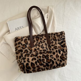Damen Beuteltasche mit flauschiger Oberfläche Nord Taschen