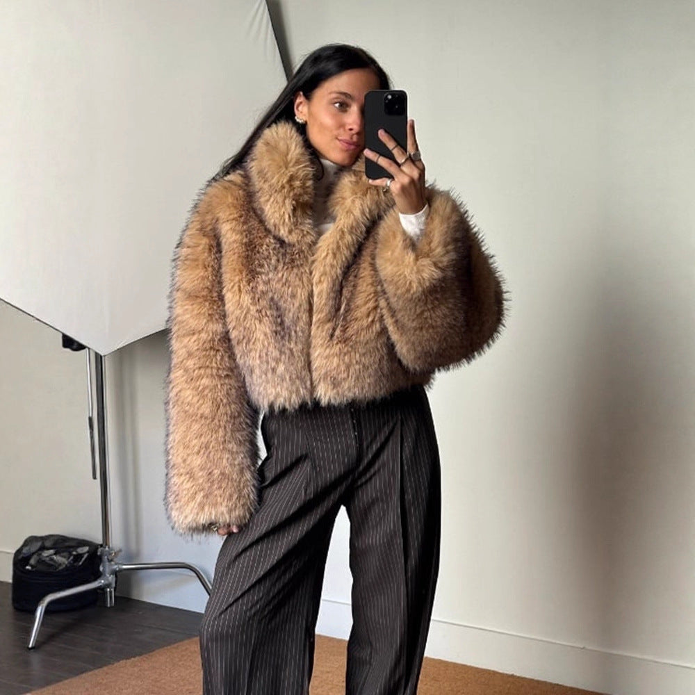 Damen Luxus-Kunstpelz-Cropped-Bomber mit Oversized-Ärmeln und hohem Schalkragen Nord Taschen