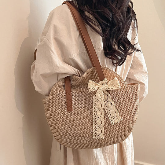 Damen stilvolle Handtasche aus geflochtenem Material mit charmanten Details Nord Taschen