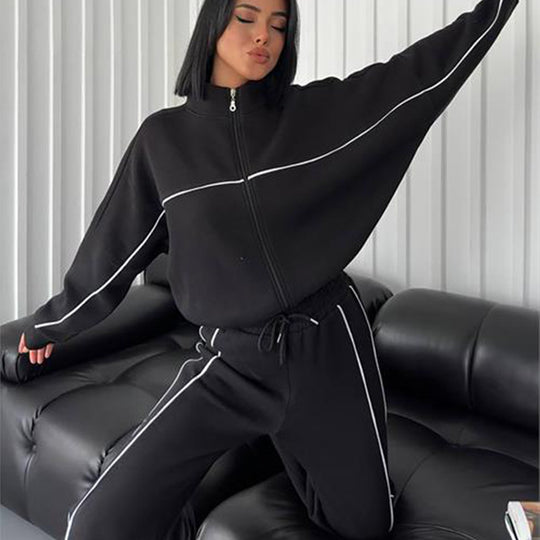 Damen lässiges Sweatset mit Stehkragen Reißverschluss gekürzter Jacke und hochtaillierter Schlaghose Nord Taschen