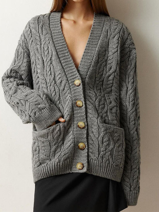 Damen Oversize Zopfmuster-Strickcardigan mit V‑Ausschnitt und aufgesetzten Taschen Nord Taschen