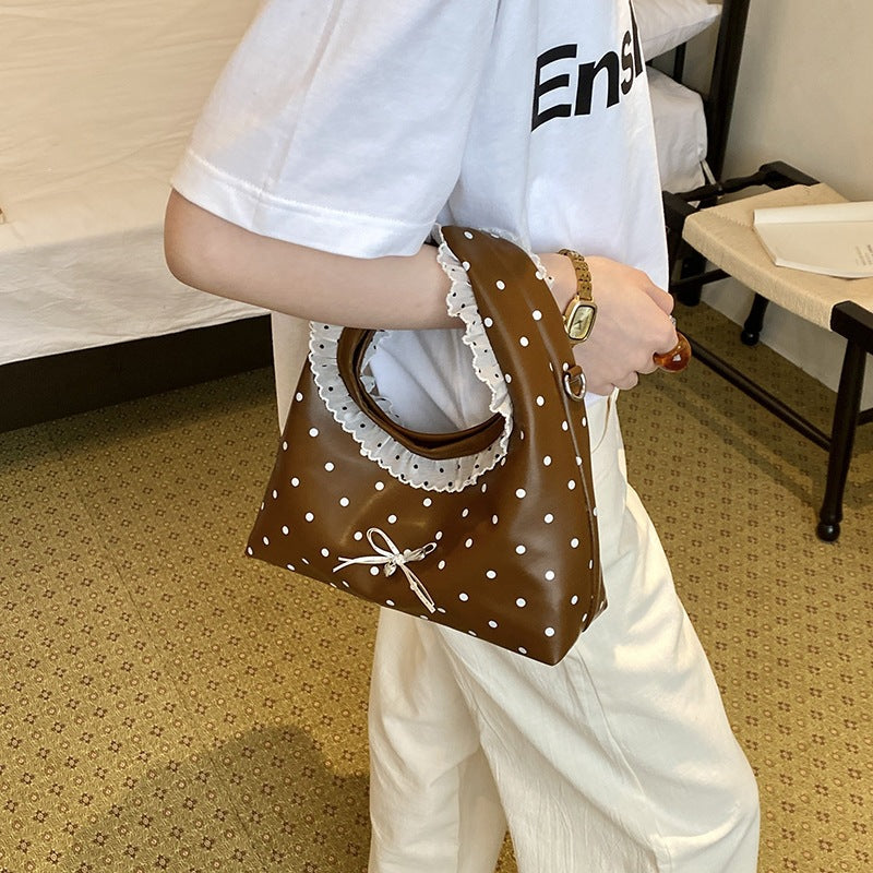 Damen Hobo-Tasche aus hochwertigem Kunstleder mit verspieltem Rüschendesign Nord Taschen