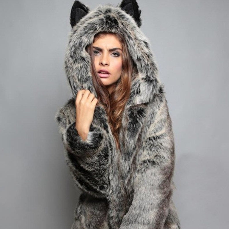Damen Kurze Kapuzenjacke aus veganem Hochflor-Kunstpelz mit Katzenohren und taillierter Silhouette Nord Taschen