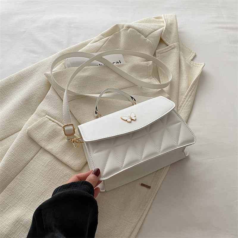 Damen elegante Handtasche mit Quermuster und stylischem Schmetterling Nord Taschen