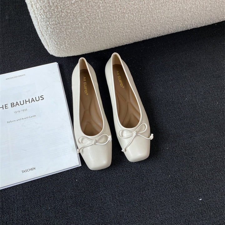 Damen klassisch geschnittene Ballerinas mit zierlichem Schleifenakzent und komfortabler Fußbettung