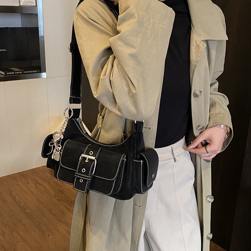 Damen Umhängetasche im modernen Design mit praktischen Fächern Nord Taschen
