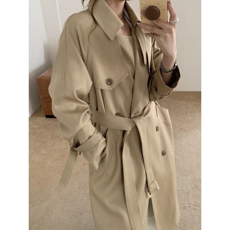 Damen Oversize Trenchcoat mit Doppelreihe, Taillengürtel und Epauletten Nord Taschen