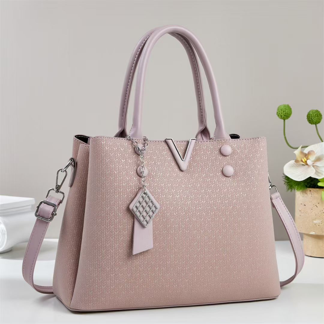 Damen elegante Handtasche mit abnehmbarem Schultergurt und dekorativem Anhänger Nord Taschen